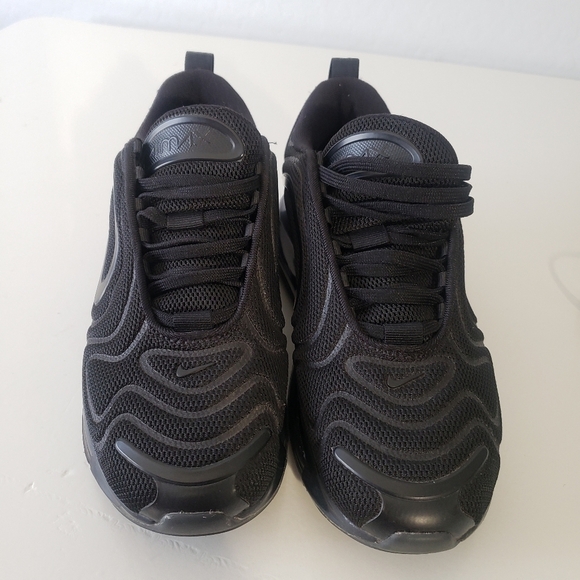 Nike AIR MAX 720 GS TRIPLE BLACK youth SIZE 4.5